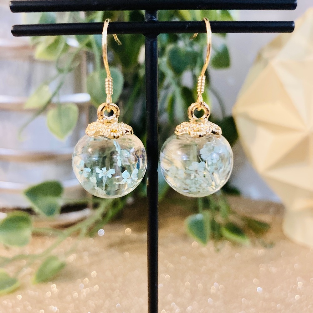 Beautiful pressed Flower Earrings